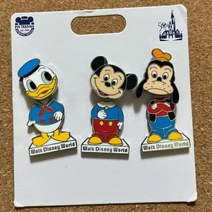 Bobble head pins Disney vault collection